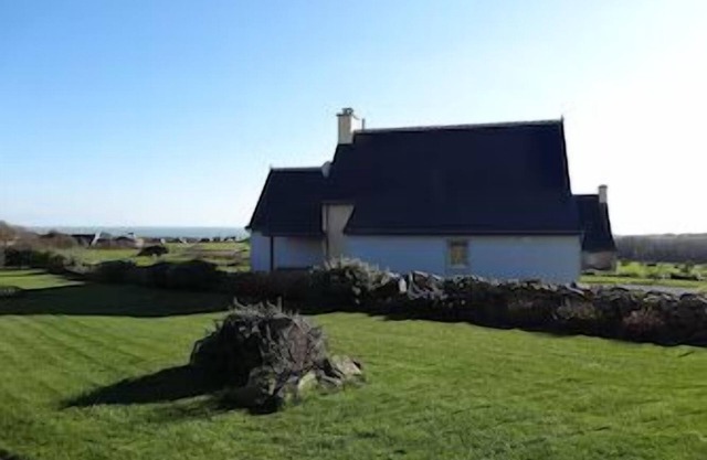 BEAUTIFUL SEA VIEW HOUSE. CLOSE TO THE BEACH and coastal paths