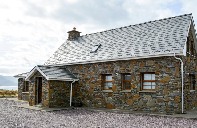 Beautiful stone cottage with sea views