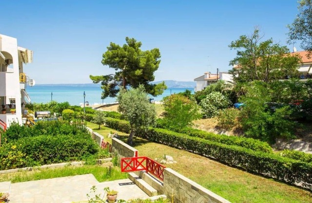 Beautiful studio inside a complex next to the sea!