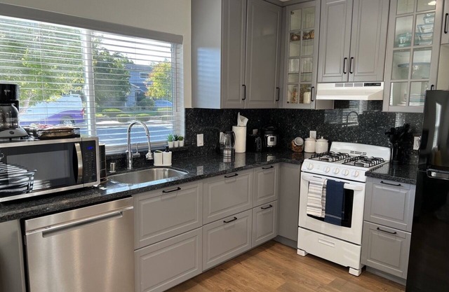 Beautiful Studio with Private entrance and Patio