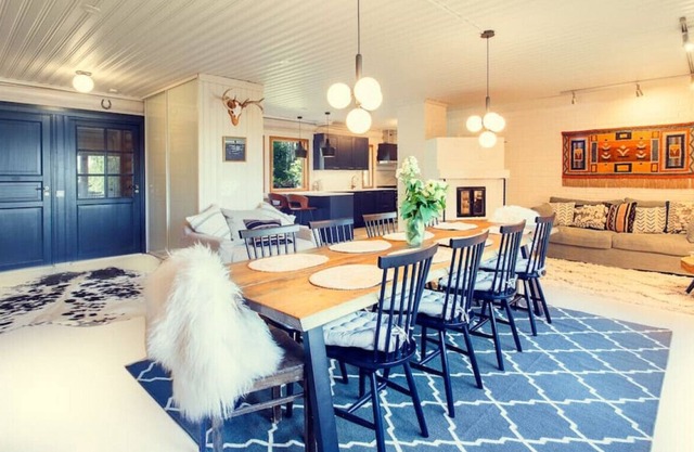 Beautiful & Stylish Lakeside Oasis ~ Scenic Garden