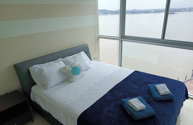 Beautiful Suite with river view in Santa Ana harbor
