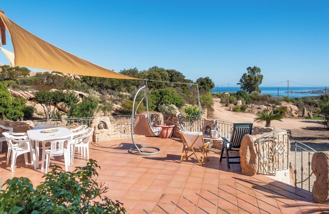 Beautiful Sun House Villa with Sea View, Wi-Fi, Balcony & Terrace