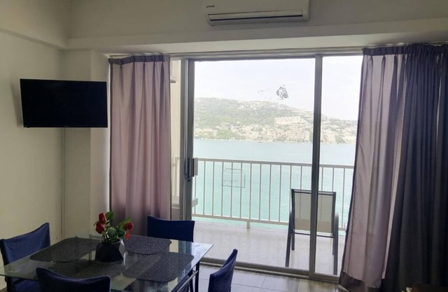 Beautiful Twin Towers Suite with balcony and stunning sea view