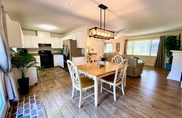 Beautiful Three bedroom home close to the beach