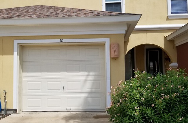 Beautiful TownHome at the Golf Course- 10HV