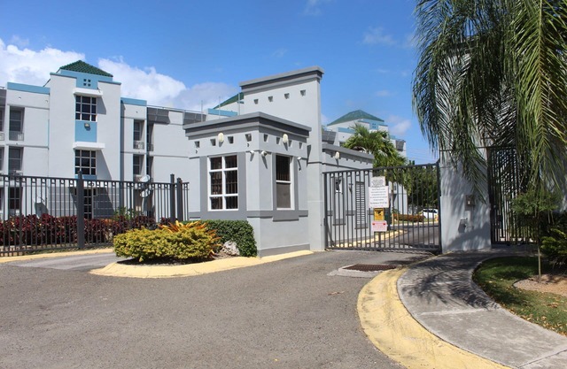 ☀️Beautiful Two bedroom Apartment 5min from the beach!☀️