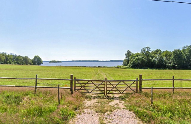 Beautiful vacation home for those who love animals and nature!