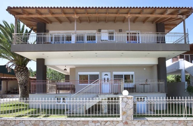 BEAUTIFUL VILLA APPARTMENT FIRST FLOOR LOCATED IN KINETTA