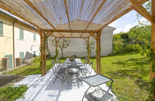 Beautiful villa for 12 guests with WIFI, A/C, TV, terrace and pets allowed