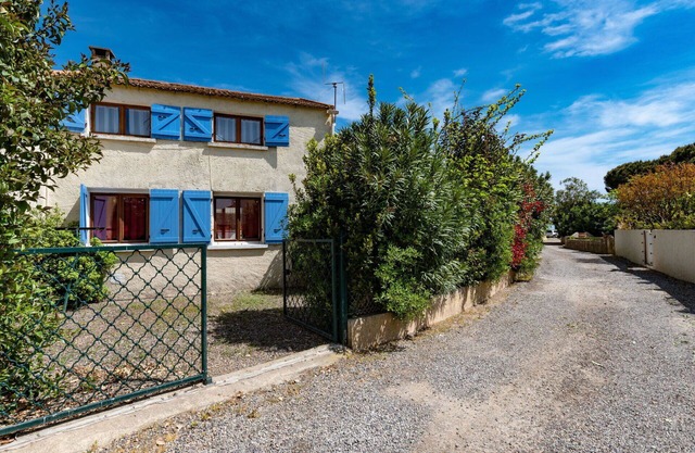 Beautiful villa for 6 guests with A/C, WIFI, TV, terrace and pets allowed