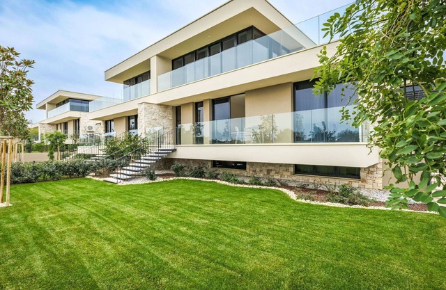 Beautiful villa for 8 guests with hot tub, WIFI, pool, A/C, TV and terrace