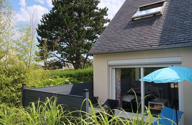 Beautiful villa for 3 guests with WIFI, TV, patio, pets allowed and parking