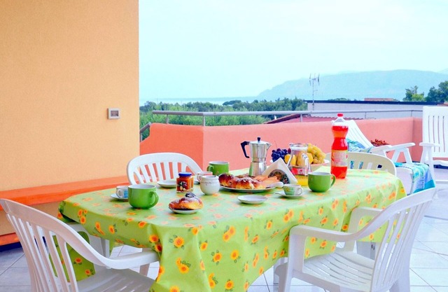 Beautiful Villa Ivana 2 lots of sun and green, near the beach, climate, wi-fi free.