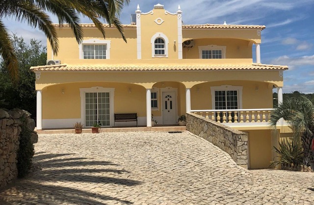 Beautiful villa, with private pool, set in hills with spectacular views