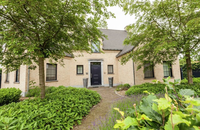 Beautiful Villa with Sauna & Hot Tub in the Region Haspengouw