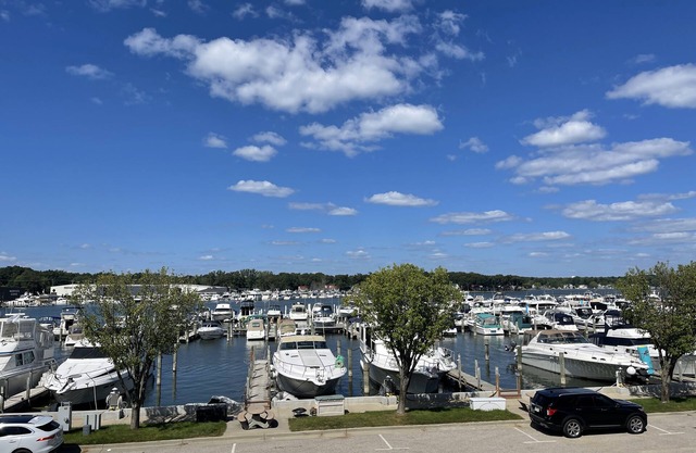 Beautiful Waterfront Condo with pool access. Spring Lake - Grand Haven area