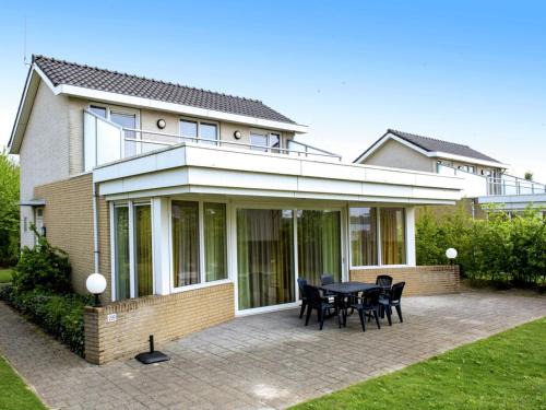 Beautiful wellness house with a solarium, in a water area