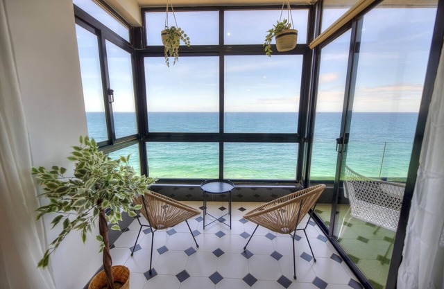 Beautifully furnished seafront 4 bedrooms GOSLM4