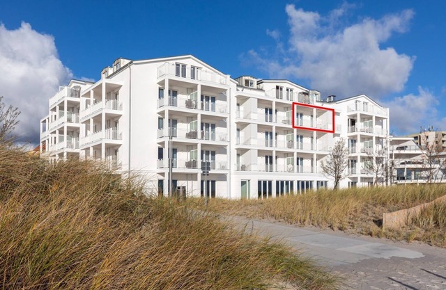 Beautifully located apartment right on the beach with balcony and great sea views