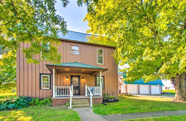 Beautifully Restored Farmhouse in Marshall!