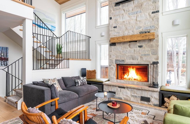 Beaver Valley Chalet for Summer, Spring & Fall – Sauna, Hot Tub, 4BR/7 Beds, 3BA