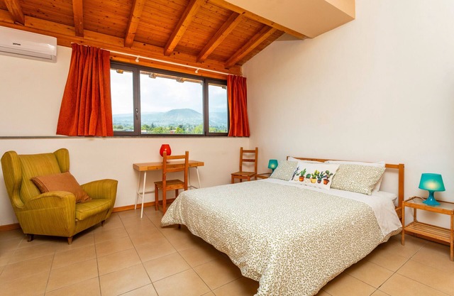 Bed and Breakfast 'Carolea - Nocellara Dell'Etna' with Shared Pool, Wi-Fi and Air Conditioning