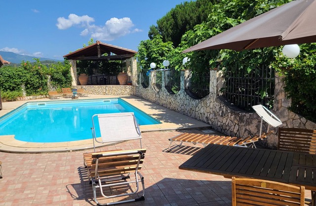 Bed and Breakfast "Gallo - La Cantina Del Contadino" with Shared Pool, Shared Terrace & Wi-Fi