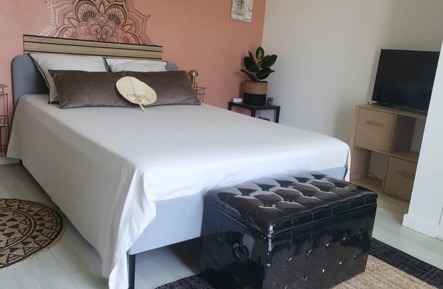 Bedroom 1｜Repos, Calm & Serenity - Chez Benny