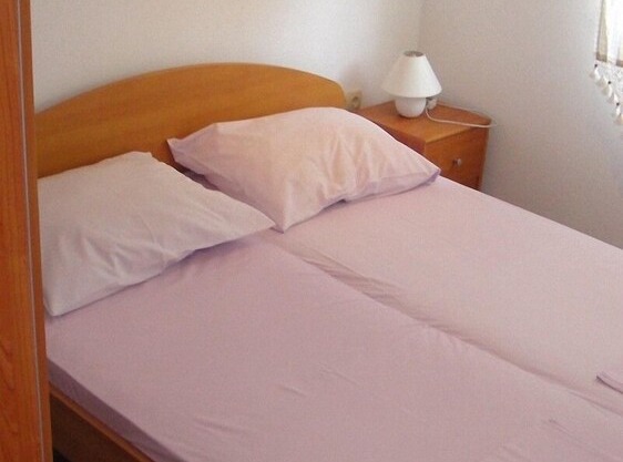 bedroom: double rooms; double bed; laminated wood flooring