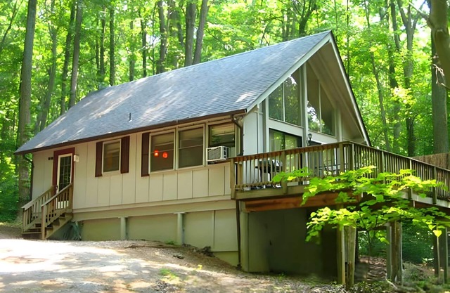 Bedrooms 2, Bathrooms 1, Sleeps 4