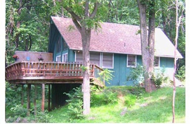 Bedrooms 3, Bathrooms 1, Sleeps 6