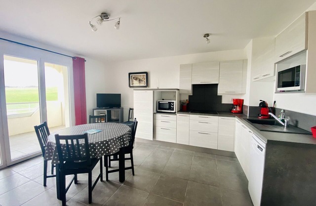 Bel Appartement dans résidence en front de mer (018)