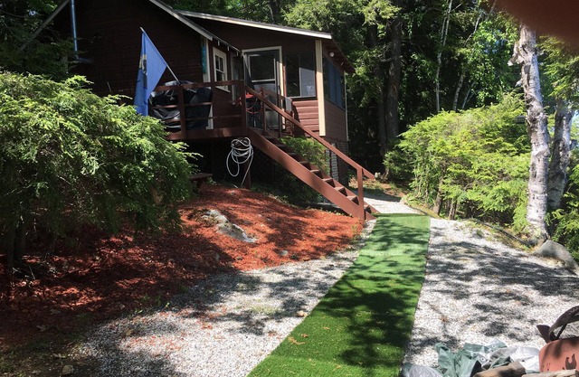 BELGRADE LAKES MAINE GREAT POND PRIVATE 2-BEDROOM COTTAGE 15 FEET FROM WATER