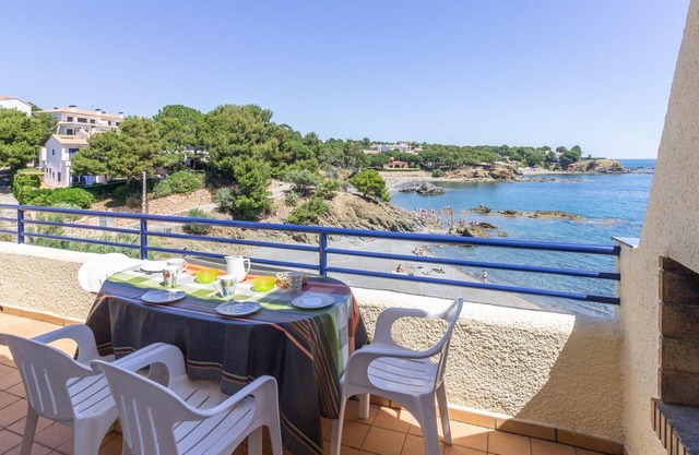 BELLAMAR C - Casa adosada para 10 personas en primera línea de mar en Llançà.