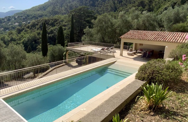 Belle Villa au Calme. Vue Panoramique Exceptionnelle et Magnifique Piscine !