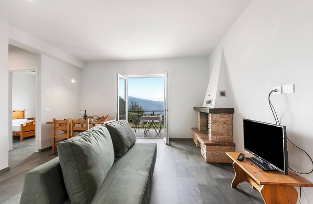 Bellevue Modern Apartment 5, Tremosine, Italy
