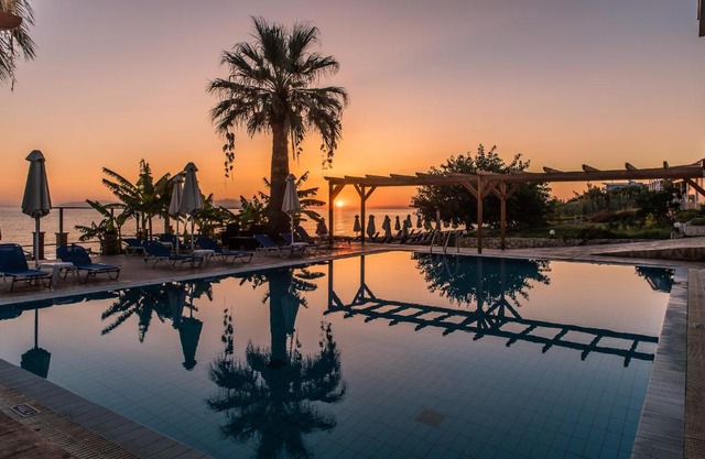 Belussi Beach Hotel & Suites