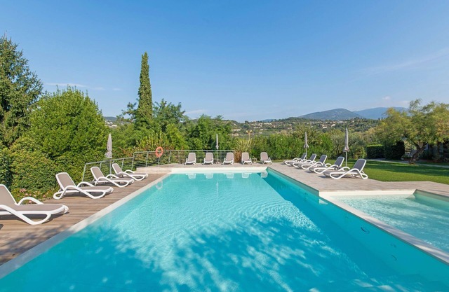 Belvilla by OYO Comfortable apartment with pool