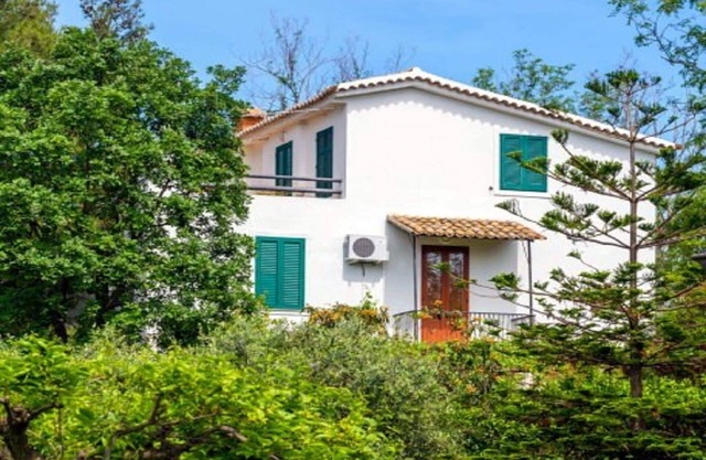 Belvilla by OYO Villa Nicola