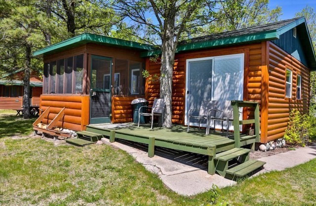 Bemidji Lakefront Retreat - Sunset Views & Prime Fishing Location