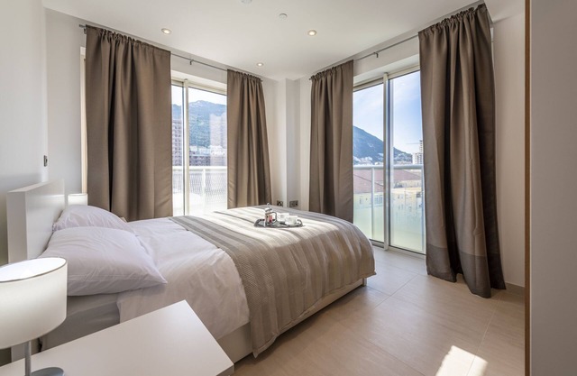 Bentley Holiday Apartments - West One