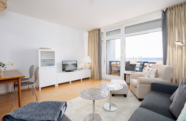-BERLINER HOF- DIRECT BEACH LOCATION; 100% lake view 3-room apartment in best beach location