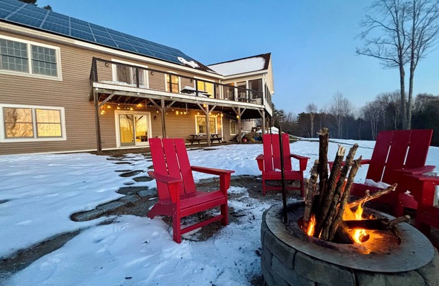 Berry Mountain Lodge: Spacious 5-bedroom house close to skiing and Lake Sunapee