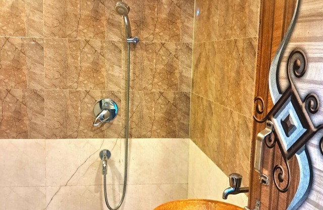Best hotel in vasant kunj near IGI airport and nearby fortis hospital.