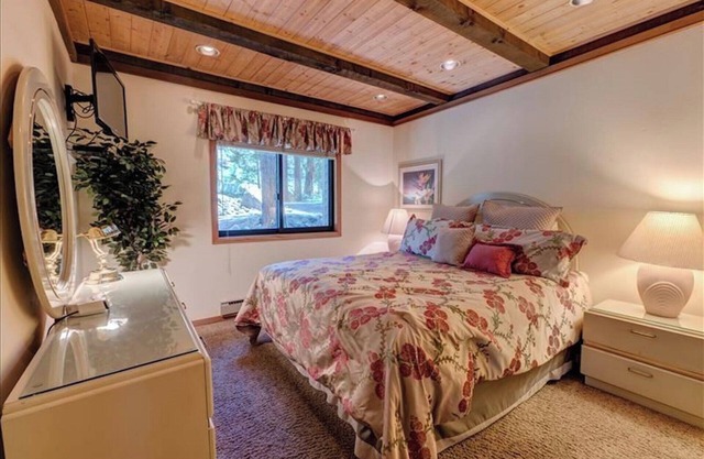 Best Lakefront Property, Fall is a great time to visit!