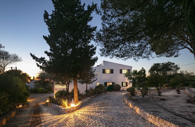 Best Location Walk to town beach HEATED Gated Pool Amazing Views. 5 Bedrooms