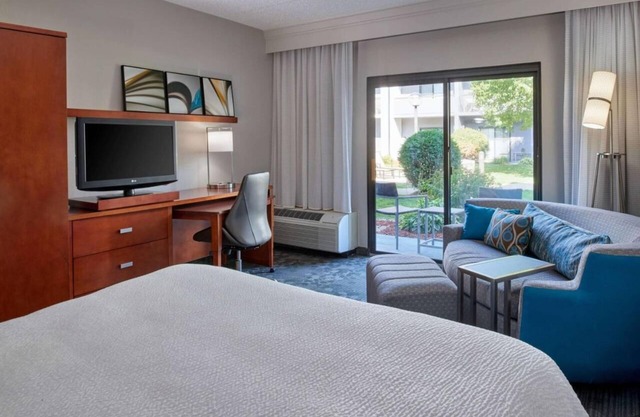 Best Pick! With Indoor Pool, Pets are Welcome with Fee, Courtyard View!