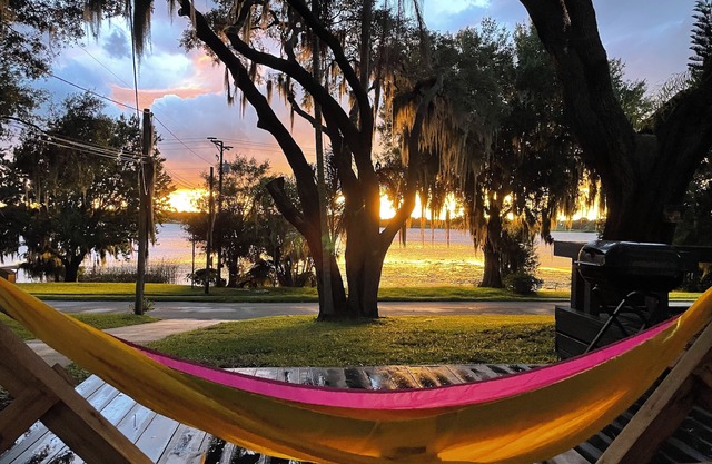 Best sunsets in Winter Haven. Lakefront home 5 minutes from downtown!