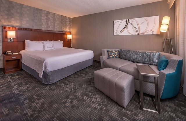Best Value, Quality Stay! Near Hyper Kidz, Pets are Allowed Here, w/Pool!